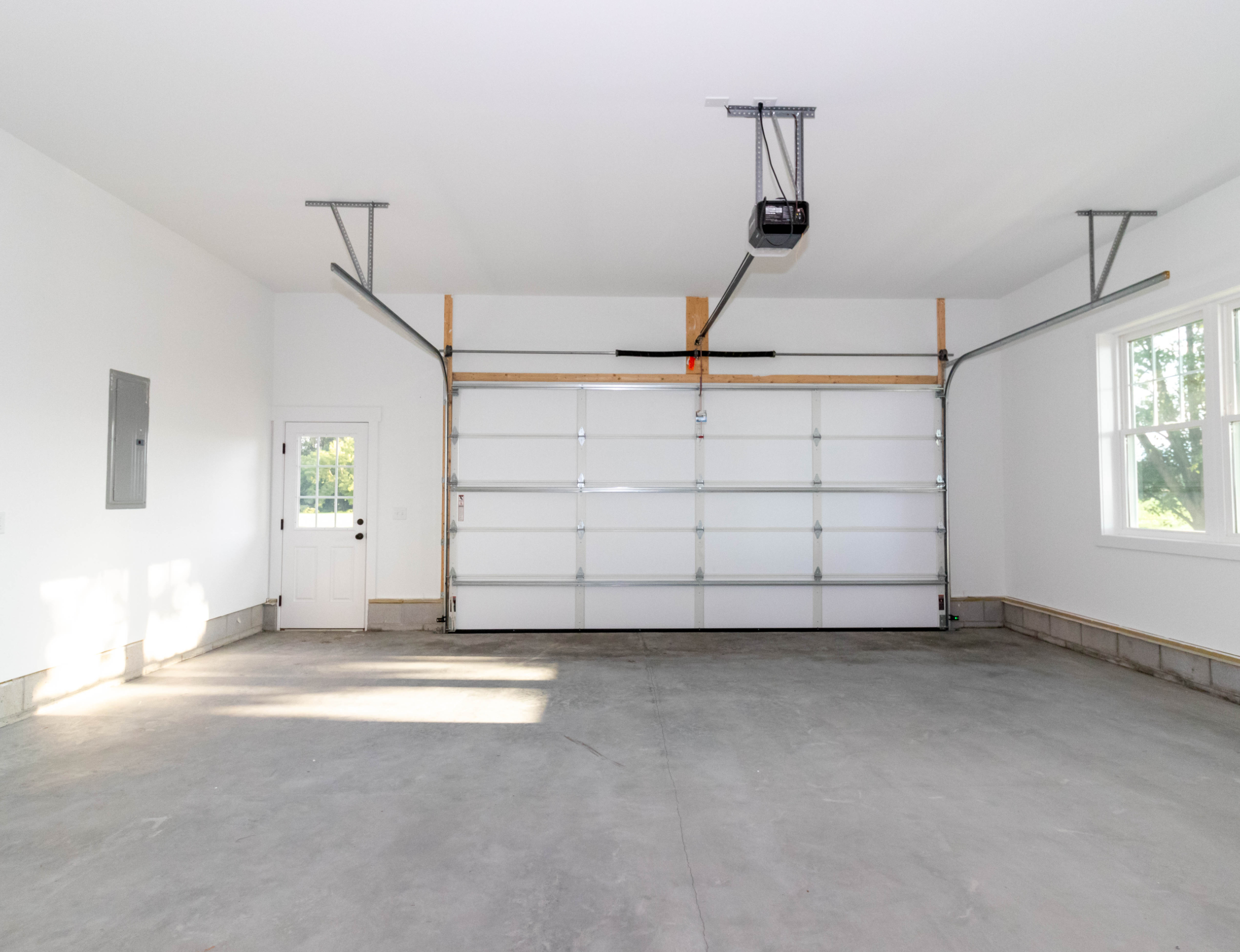 Modified Dogwood, garage